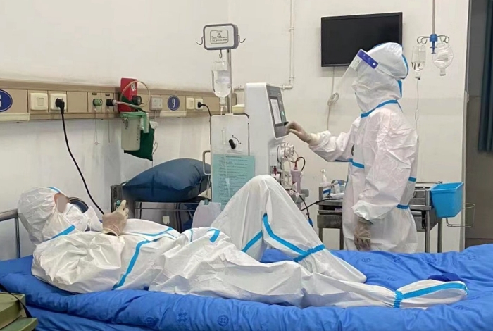 高風險區(qū)人員設(shè)專區(qū)、專機、專人護理